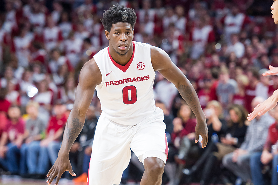 Macon, Arkansas hold off Alabama comeback try 76-73